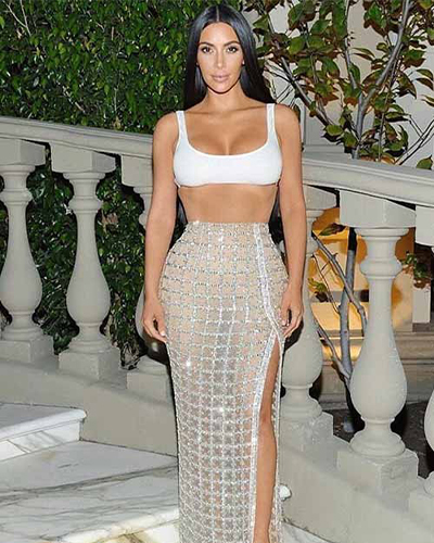 15 Kim Kardashian Looks That Are Stylish and Iconic