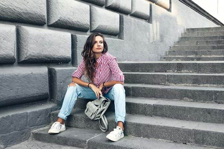 How to wear boyfriend jeans: 8 styling tips and outfit ideas