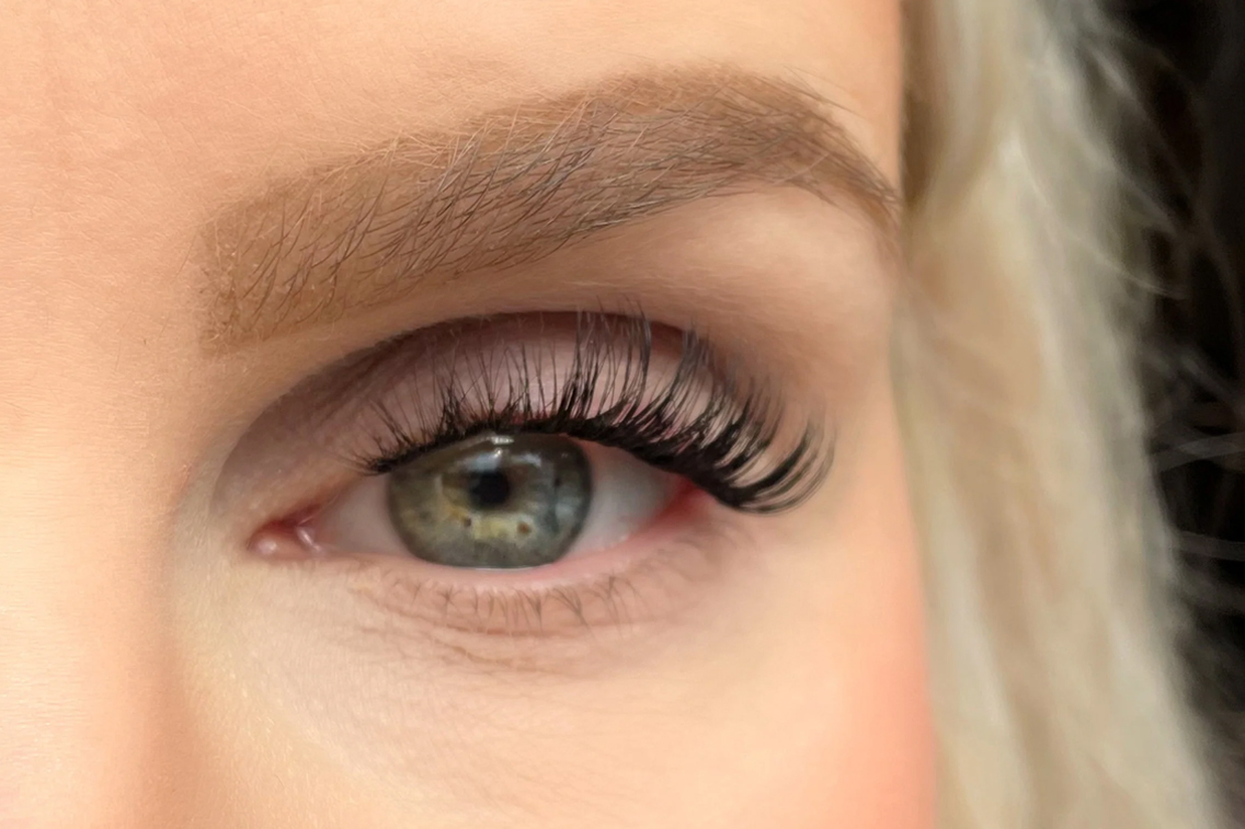 GirlGotLashes DE Featurd Image